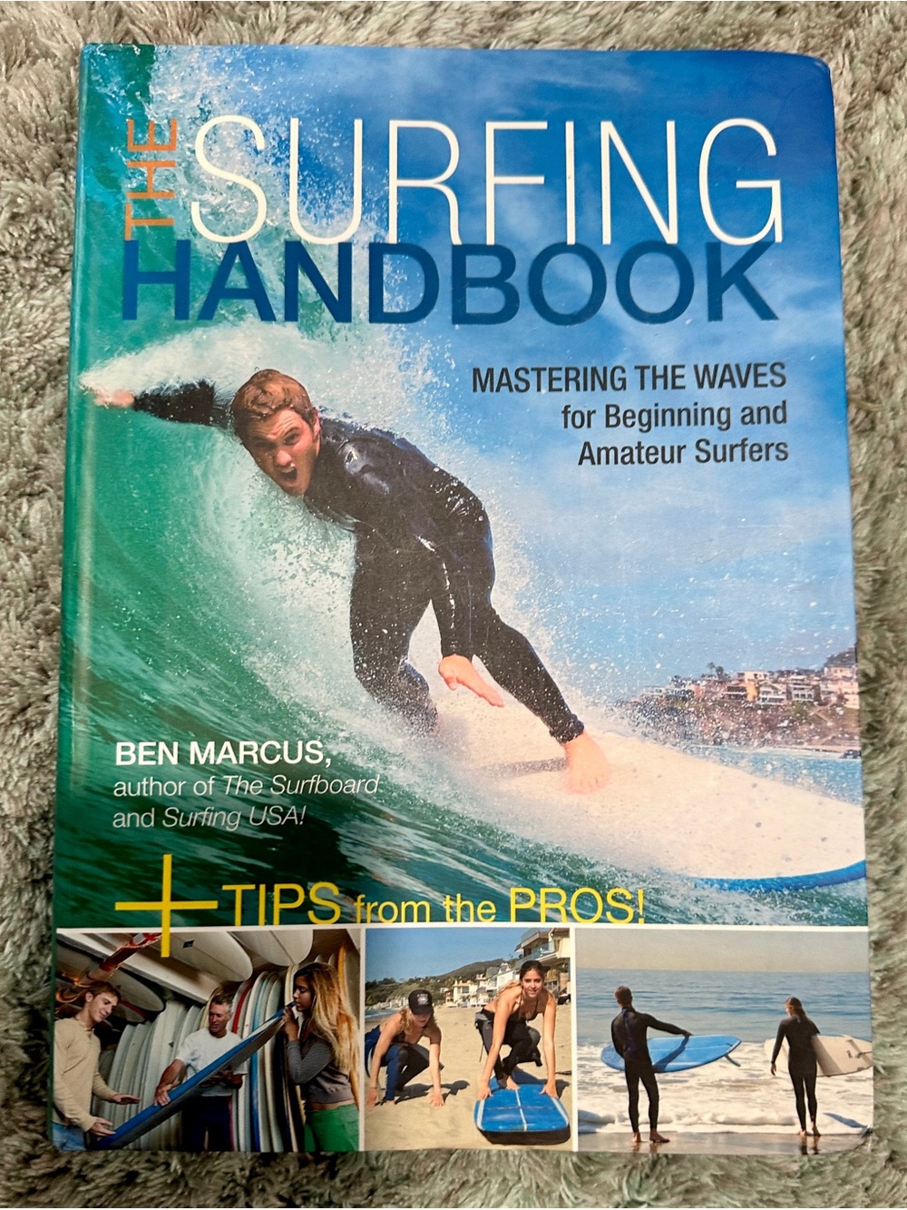 The Surfing Handbook - Surfing Guide Book (Blue/Green)